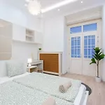 Parliament Danube Apartment *